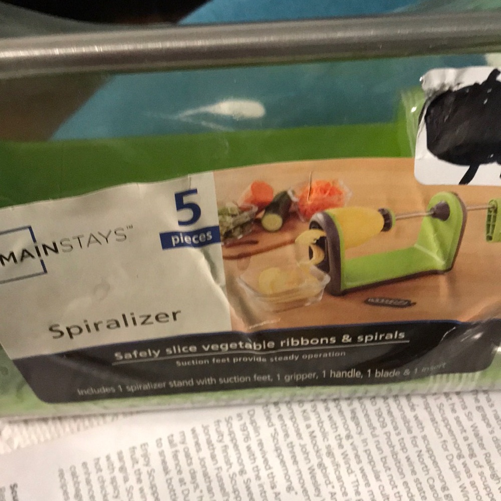 Spiralizer for safely slice vegetable ribbons & spirals. Incudes: 1 Spiralizer s